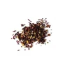 Onze cocktail maison is een vruchteninfusie van rode vruchten, puur en eerlijk. Door de toevoeging van hibiscus krijgt de thee een extra frisse toon. Het fruit zorgt dan weer voor de licht zoete smaak. Dit is een vruchten infusie en bevat geen cafeïne. De thee is verkrijgbaar in builtjes en als losse thee.