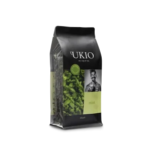 Onze mint tea of muntthee bestaat voor 100% uit pepermuntblaadjes, zonder toevoeging van kunstmatige smaakstoffen of suikers. Groene munt en pepermunt zijn ongetwijfeld de meest gekende muntsoorten. Door een hoger gehalte aan menthol heeft pepermunt een scherpere muntsmaak dan groene munt. We spreken over thee maar mint of muntthee is eigenlijk een kruiden infusie en bevat geen cafeïne en toegevoegde suikers. De thee is verkrijgbaar in builtjes en als losse thee.